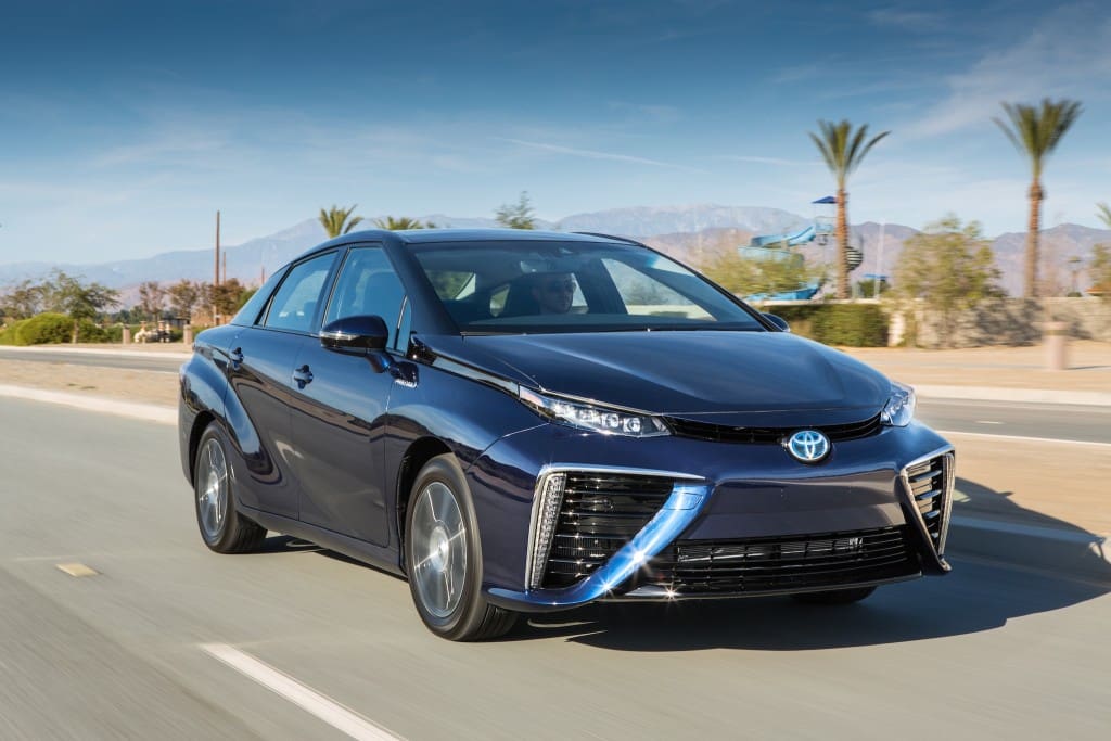 Toyota Mirai sets new driving range record for hydrogen fuelcell